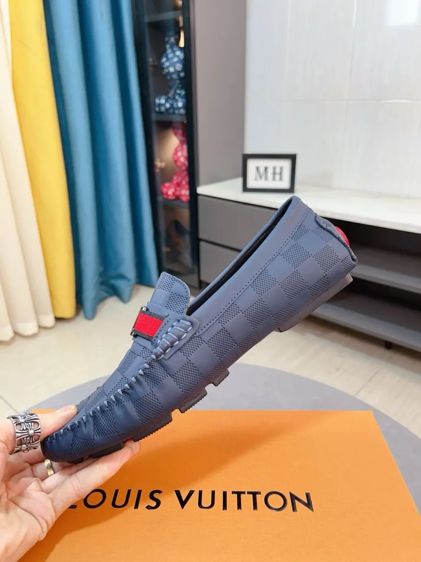 Men's men's shoes💰400🌹🌹[LV Louis Vuitton] New men's beanie shoes💝💝.. Top-grade imported cowhide embossed➕Comfortable leather lining. It is extremely skin-friendly and comfortable, feels very delicate, and the shape is very correct! Perfectly reflects the three-dimensional sense, code number: 38-44